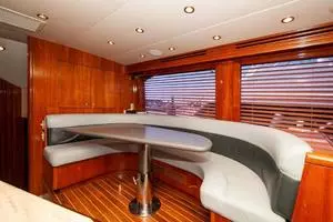 2002 Hatteras 65 Enclosed Bridge thumbnail 7
