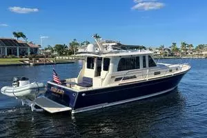 Starlight 2010 Sabre Hardback Express Yacht For Sale in Cape Coral FL