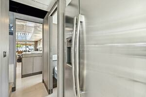 2021 Ferretti Yachts 850 thumbnail 43