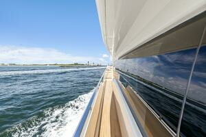 2021 Ferretti Yachts 850 thumbnail 14