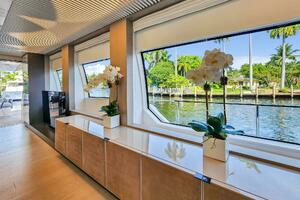 2021 Ferretti Yachts 850 thumbnail 38