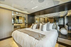 2021 Ferretti Yachts 850 thumbnail 64