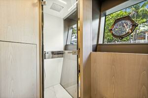 2021 Ferretti Yachts 850 thumbnail 62