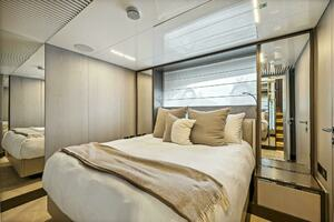 2021 Ferretti Yachts 850 thumbnail 57
