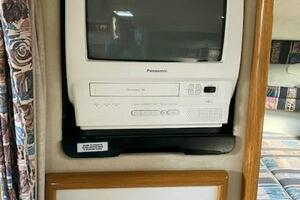1997 Sea Ray 330 Sundancer thumbnail 22