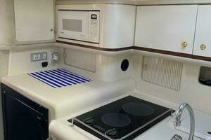 1997 Sea Ray 330 Sundancer thumbnail 17