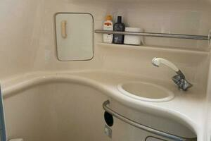 1997 Sea Ray 330 Sundancer thumbnail 19