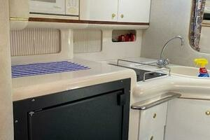 1997 Sea Ray 330 Sundancer thumbnail 16