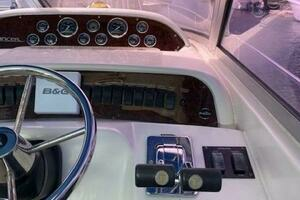 1997 Sea Ray 330 Sundancer thumbnail 11