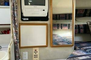 1997 Sea Ray 330 Sundancer thumbnail 21