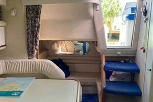 1997 Sea Ray 330 Sundancer thumbnail 12