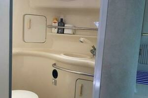 1997 Sea Ray 330 Sundancer thumbnail 18