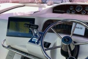 1997 Sea Ray 330 Sundancer thumbnail 10