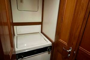 1997 Viking 43 Convertible thumbnail 41