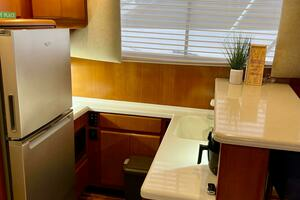 1997 Viking 43 Convertible thumbnail 34