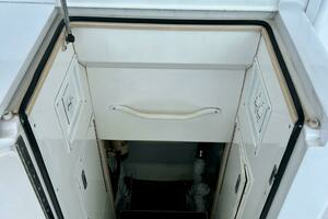 1997 Viking 43 Convertible thumbnail 30