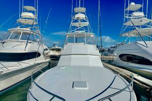 1997 Viking 43 Convertible thumbnail 4