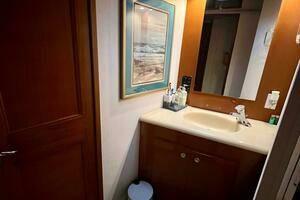 1997 Viking 43 Convertible thumbnail 44
