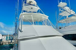 1997 Viking 43 Convertible thumbnail 5