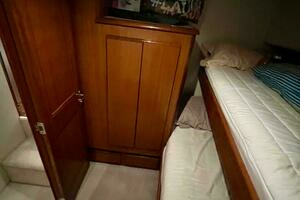 1997 Viking 43 Convertible thumbnail 40