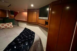 1997 Viking 43 Convertible thumbnail 43