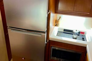 1997 Viking 43 Convertible thumbnail 37