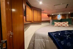 1997 Viking 43 Convertible thumbnail 42