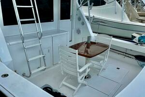 1997 Viking 43 Convertible thumbnail 29
