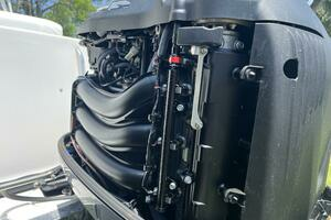 2015 Robalo R305 Walkaround thumbnail 15