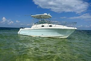 2015 Robalo R305 Walkaround thumbnail 1