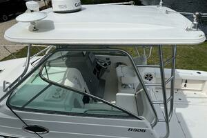 2015 Robalo R305 Walkaround thumbnail 7