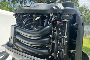 2015 Robalo R305 Walkaround thumbnail 16