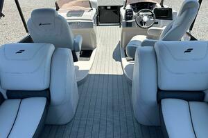 Photo 3726408 for 2023 Starcraft SLS 3 DC  