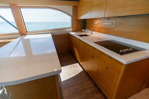 2016 Hatteras GT60 thumbnail 14