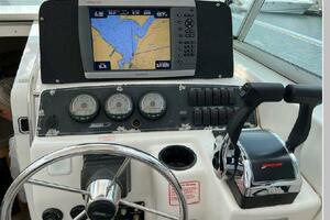 28ft Boston Whaler Yacht For Sale