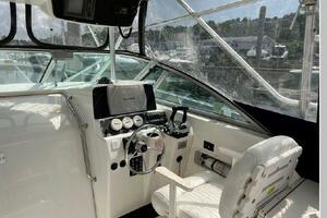 28ft Boston Whaler Yacht For Sale