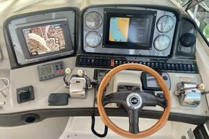 2005 Sea Ray 420 Sundancer thumbnail 25