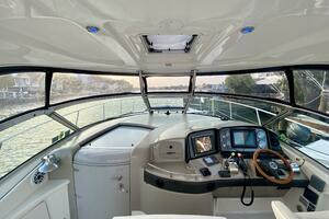 2005 Sea Ray 420 Sundancer thumbnail 13