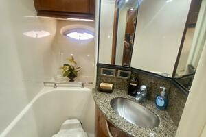 2005 Sea Ray 420 Sundancer thumbnail 48