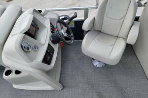 Photo 3753470 for 2023 Starcraft LX 22 R  