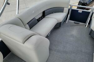 Photo 3753471 for 2023 Starcraft LX 22 R  