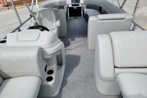 Photo 3753486 for 2023 Starcraft LX 22 R  