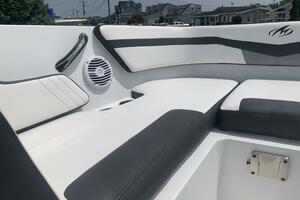 Photo 3772258 for 2021 Monterey M-225  