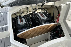 Photo 3782037 for 2021 Sea Ray 310 SLX  