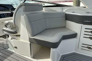 Photo 3782029 for 2021 Sea Ray 310 SLX  