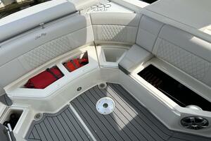 Photo 3782028 for 2021 Sea Ray 310 SLX  