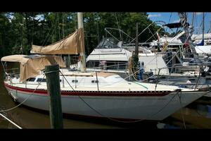 1977 Islander 36 thumbnail 1