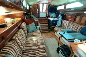 1977 Islander 36 thumbnail 31