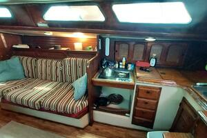 1977 Islander 36 thumbnail 26
