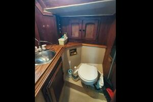 1977 Islander 36 thumbnail 33